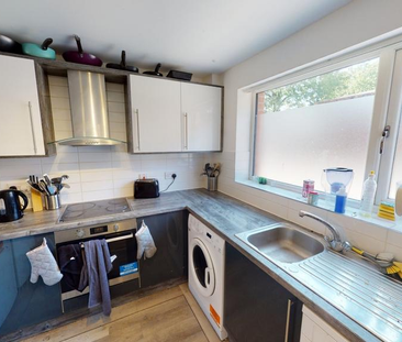 4 bedroom terraced house to rent - Photo 6
