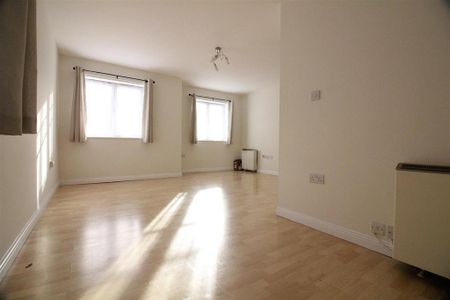 2 bedroom flat to rent - Photo 3