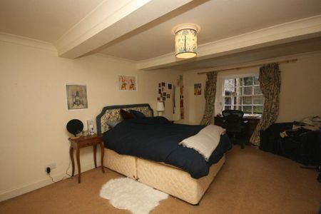 4 bedroom flat to rent - Photo 3