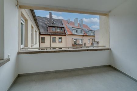 Erstbezug nach Kernsanierung – Stilvolle 4-Zimmer-Wohnung mit überdachtem Balkon in zentraler Lage - Photo 5