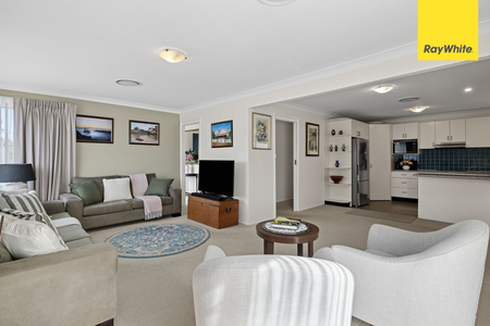 Spacious Family Home - Photo 2