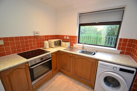 2 bedroom flat to rent - Photo 2