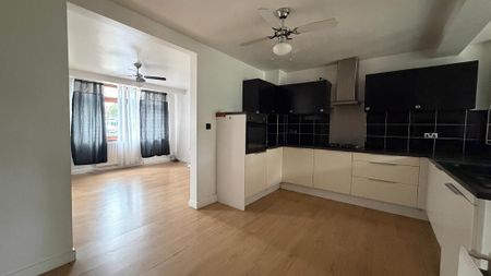 2 bedroom terraced house to rent - Photo 3