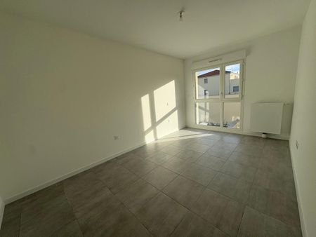 Location Appartement 4 pièces 91m² LA ROCHELLE 17000 - Photo 3