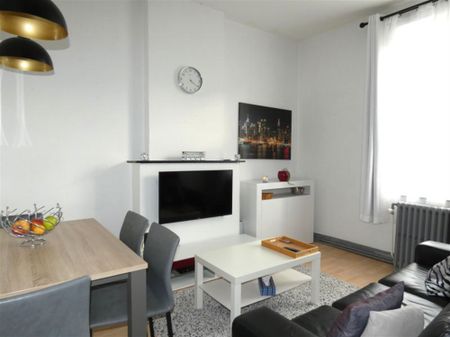 Appartement 1 chambre sis dans une rue paisible - Photo 2