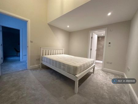 3 bedroom flat to rent - Photo 3