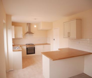 3 bedroom semi-detached house to rent - Photo 4