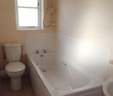 2 bedroom end of terrace house to rent - Photo 5
