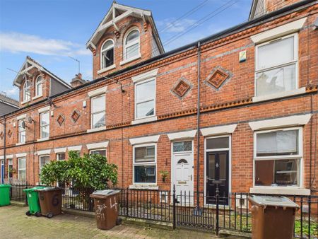 3 bedroom Terraced House to rent - Photo 5