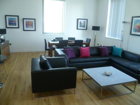 2 bedroom flat to rent - Photo 2