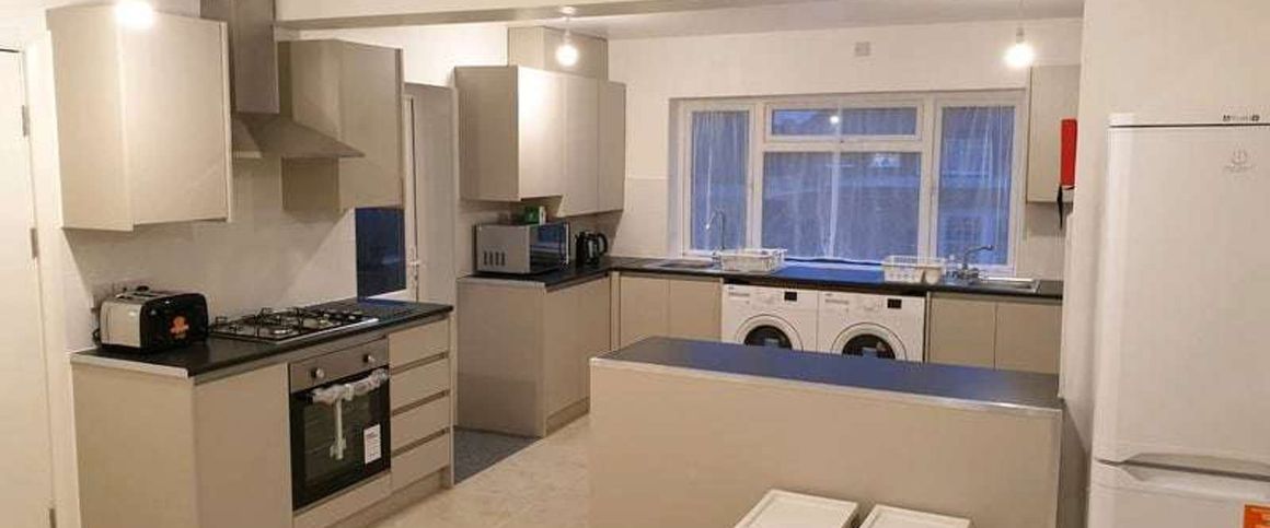 Alington Crescent Room 1 - Photo 1