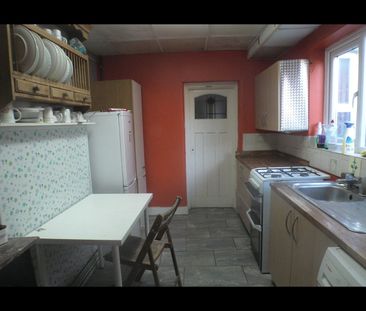 4 Bed Terraced House, St. Mary's Road, E13 - Photo 6