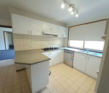 LARGE 3 BEDROOM FAMILY HOME WITH OUTDOOR AREA - Photo 3