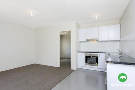 1/9 Macquoid Street, Queanbeyan - Photo 3