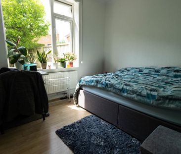 4 bedroom terraced house to rent - Photo 2