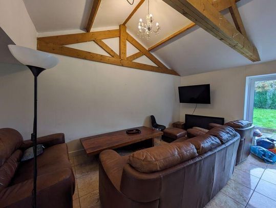 6 bedroom house to rent - Photo 1