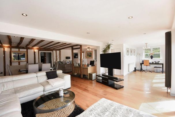 4 bedroom detached house to rent - Photo 1