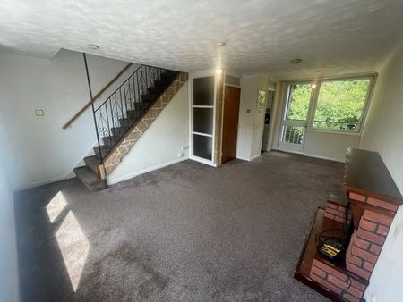 2 bedroom maisonette to rent - Photo 2