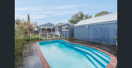 SPLASH INTO SUMMER! - Photo 3