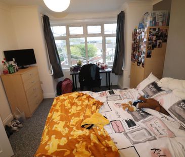 6 Bed Semi-Detached House, Arnold Road, SO17 - Photo 3