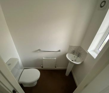 3 bedroom terraced house to rent - Photo 5