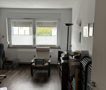 Zentrale Lage! Helle 4-Zimmer-Wohnung in der Innenstadt! - Photo 4