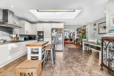 3 bedroom end of terrace house to rent - Photo 4