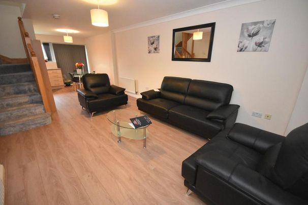 4 bedroom terraced house to rent - Photo 1