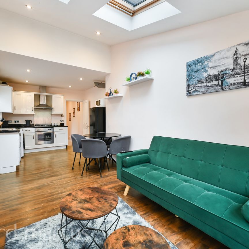 Quicks Road, London - Photo 1