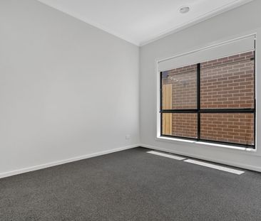 Stylish and Modern Home - Photo 3