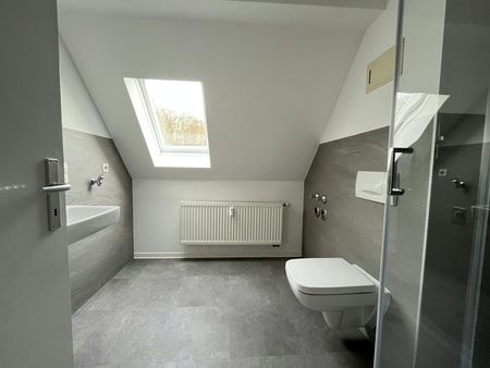 Dachgeschoss-Wohnung mit Wohlfühlfaktor – Einbauküche & Garten möglich - Foto 2