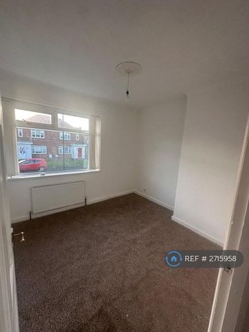 3 bedroom semi-detached house to rent - Photo 2