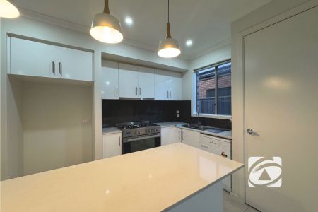 MODERN FAMILY HOME OFFERING COMFORT AND CONVENIENCE - Photo 2