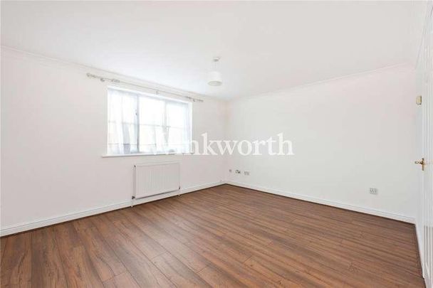 Metford Crescent, Enfield, EN3 - Photo 1