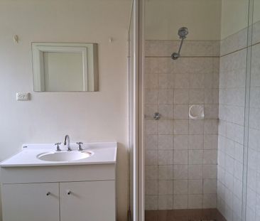 Quaint, Clean 2 Bedroom Unit - Photo 6