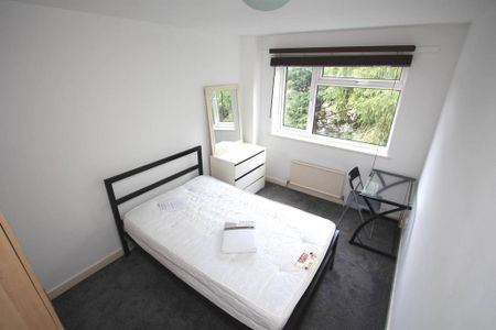 6 bedroom end of terrace house to rent - Photo 2