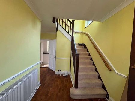 Central Road, Wembley, HA0 - Photo 2