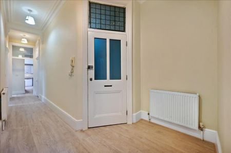 3 bedroom flat to rent - Photo 4