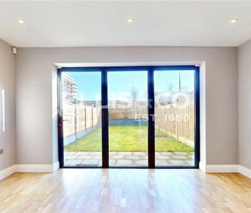 Bideford Avenue, UB6, Greenford - Photo 2