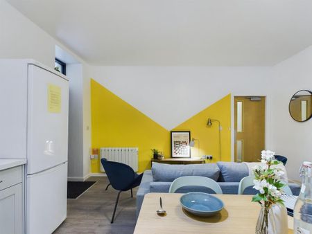 4 bedroom flat to rent - Photo 3