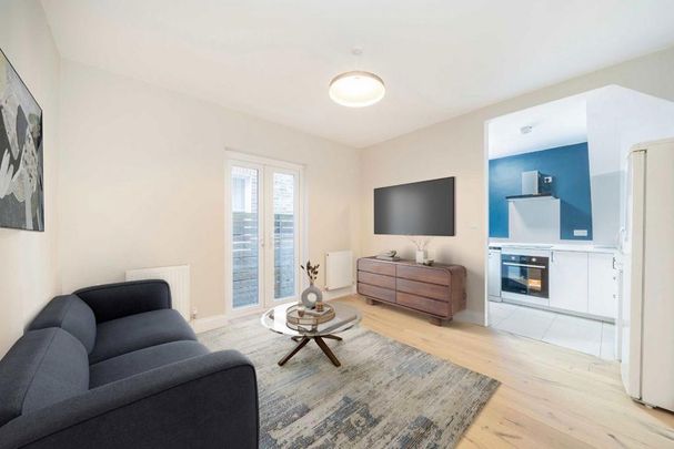 3 bedroom flat to rent - Photo 1