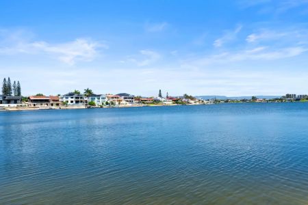 Waterfront ease in prime position - Photo 2