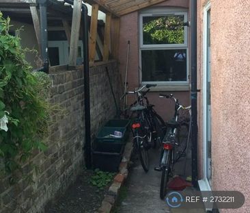 1 bedroom in a house share to rent - Photo 6