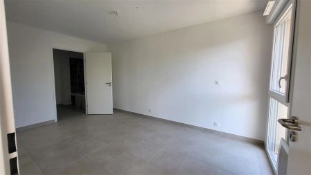 Location appartement 2 pièces - 41.5m² à Arles (13200) - Photo 3