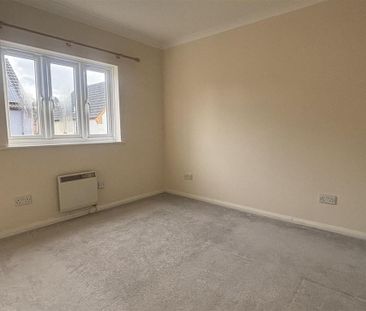 2 bedroom end of terrace house to rent - Photo 5