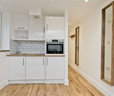 Cromwell Crescent, Earls Court, SW5, London - Photo 2