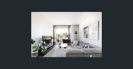 Ultra Modern Light Filled Apartment - Photo 2