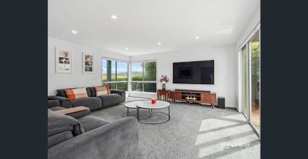 Spectacular Family Home - Photo 2