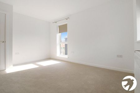 3 bedroom end of terrace house to rent - Photo 4