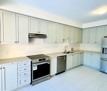 For Lease - 2959 Gatestone Path, Pickering, Ontario - Photo 3